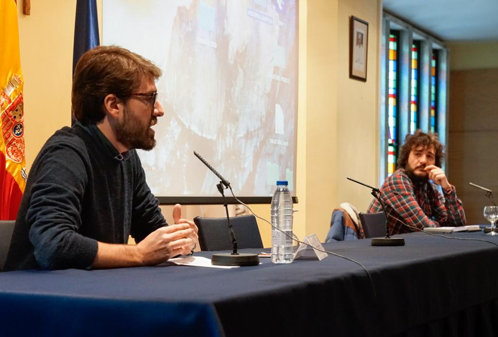 DavidMonreal68's tweet photo. @ebdonamayor presenta al fotógrafo Diego Martínez
#CEUFED15 #FFECEU http://t.co/KUKRnMFqfc