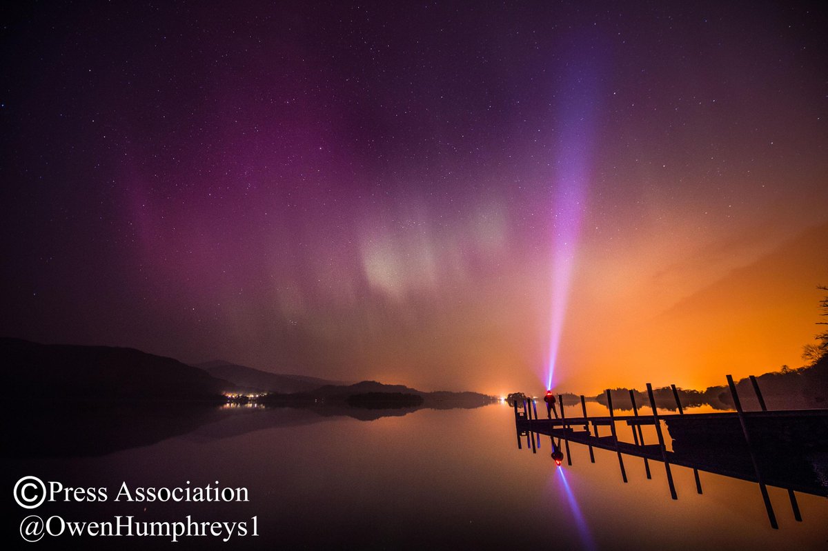 CumbriaWeather's tweet photo. Superb! RT @owenhumphreys1: Some #aurora  from #cumbria last night  @ProfBrianCox  @TheBayOfficial #AuroraBorealis http://t.co/X4vYKGKtbC