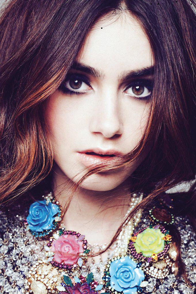Happy birthday to the beautiful Ms. Lily Collins!!! 