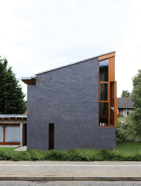 Small Projects shortlist: Esher House by Groves Natcheva Architects #AJSP2015 ajbuildingslibrary.co.uk/projects/displ…
