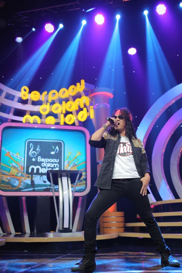 cutdellaf's tweet photo. pecah badaaay @netmediatama: Di @BDMelodi_NET sore ini,kedatangan @candilkece yg berdendang bersama pkl 17.30 WIB. http://t.co/qYj2oK908n"