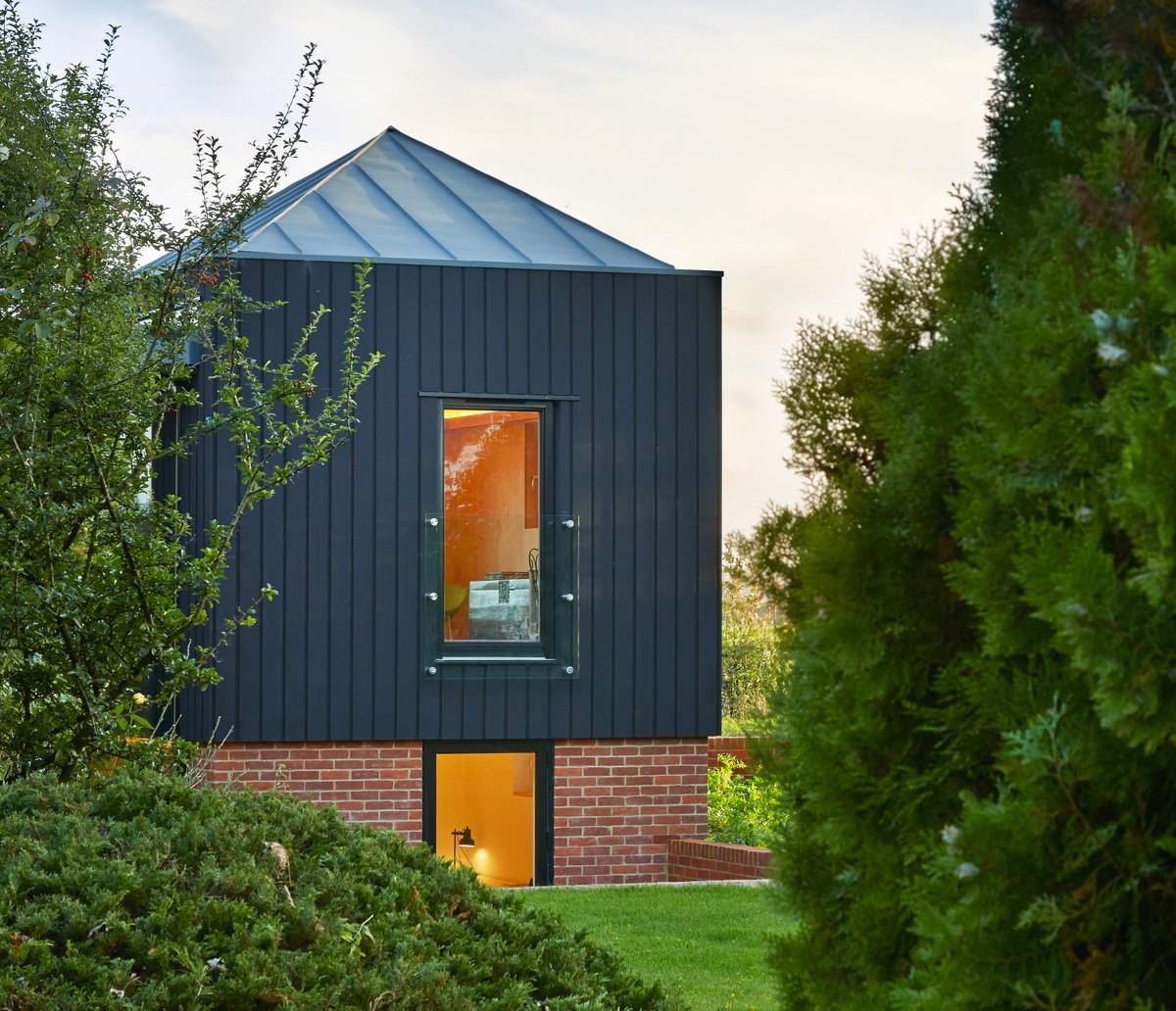 Small Projects shortlist: The Ashes Folly by Richard Hopkinson #AJSP2015 ajbuildingslibrary.co.uk/projects/displ…