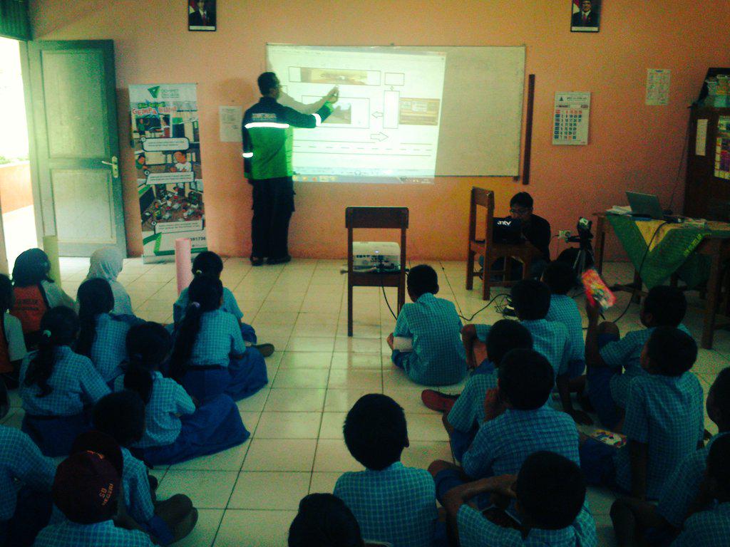 @DMCDompetDhuafa facilitation saferschool of elementary school Gumelar, Banjarnegara, Indonesia #wcdrr @unisdr