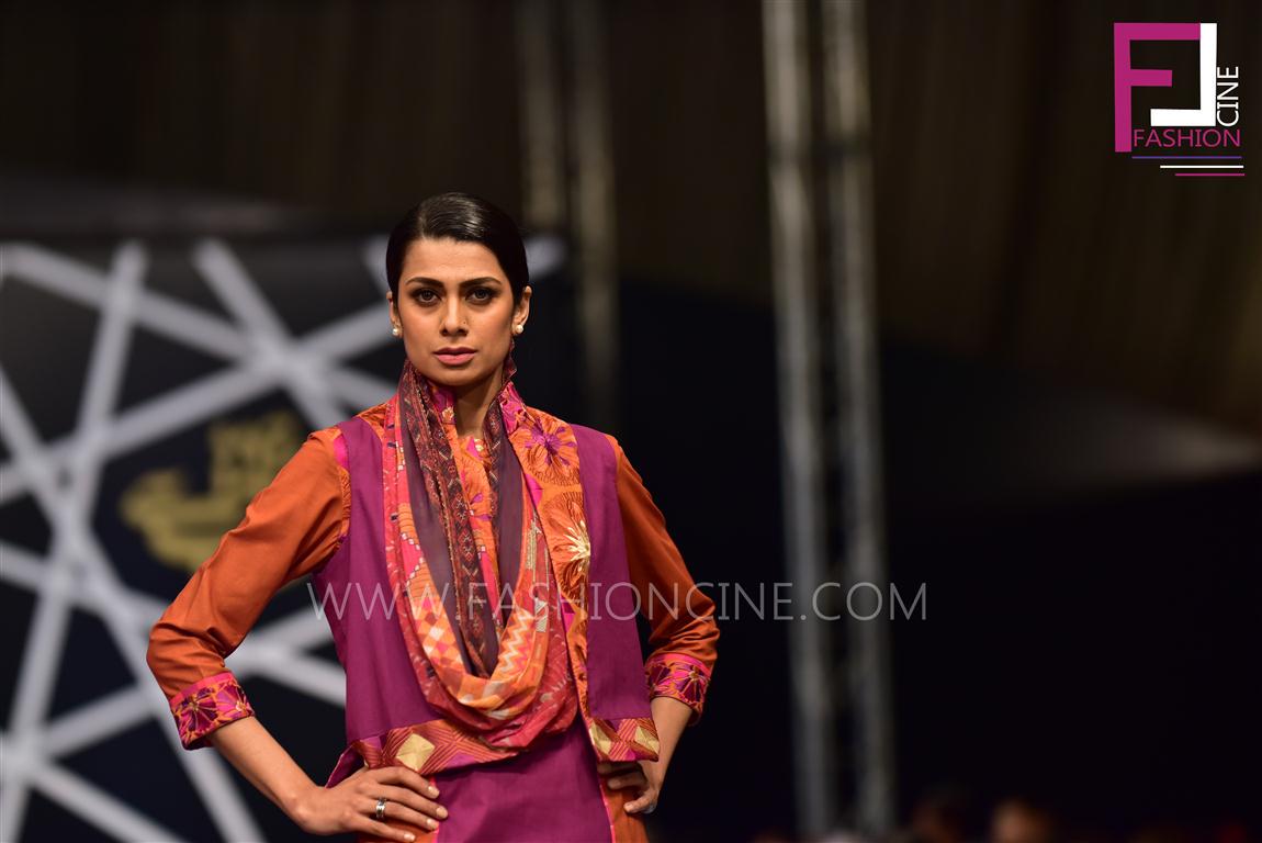 fashioncines's tweet photo. @HouseOfShamaeel &amp; @SonyaBattla2 Design Uniforms For PIA Runway Fashion Show #StylePIA @FriehaAltaf @fantasticfia29 http://t.co/z5Ts1FheIR