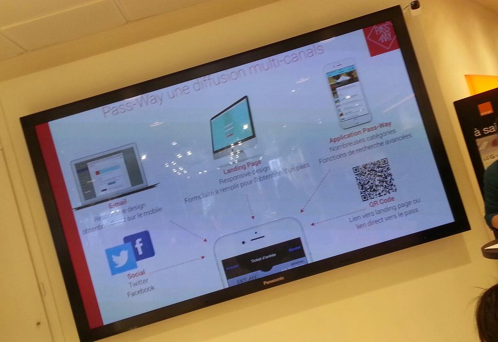 Elleinatre's tweet photo. #bzbalsace #GotToSee #PassWay #startup #démo TGB @orange @strasbourg place Kleber  @TheConnectingPl @AnneCoreau http://t.co/4QuYL0tTch