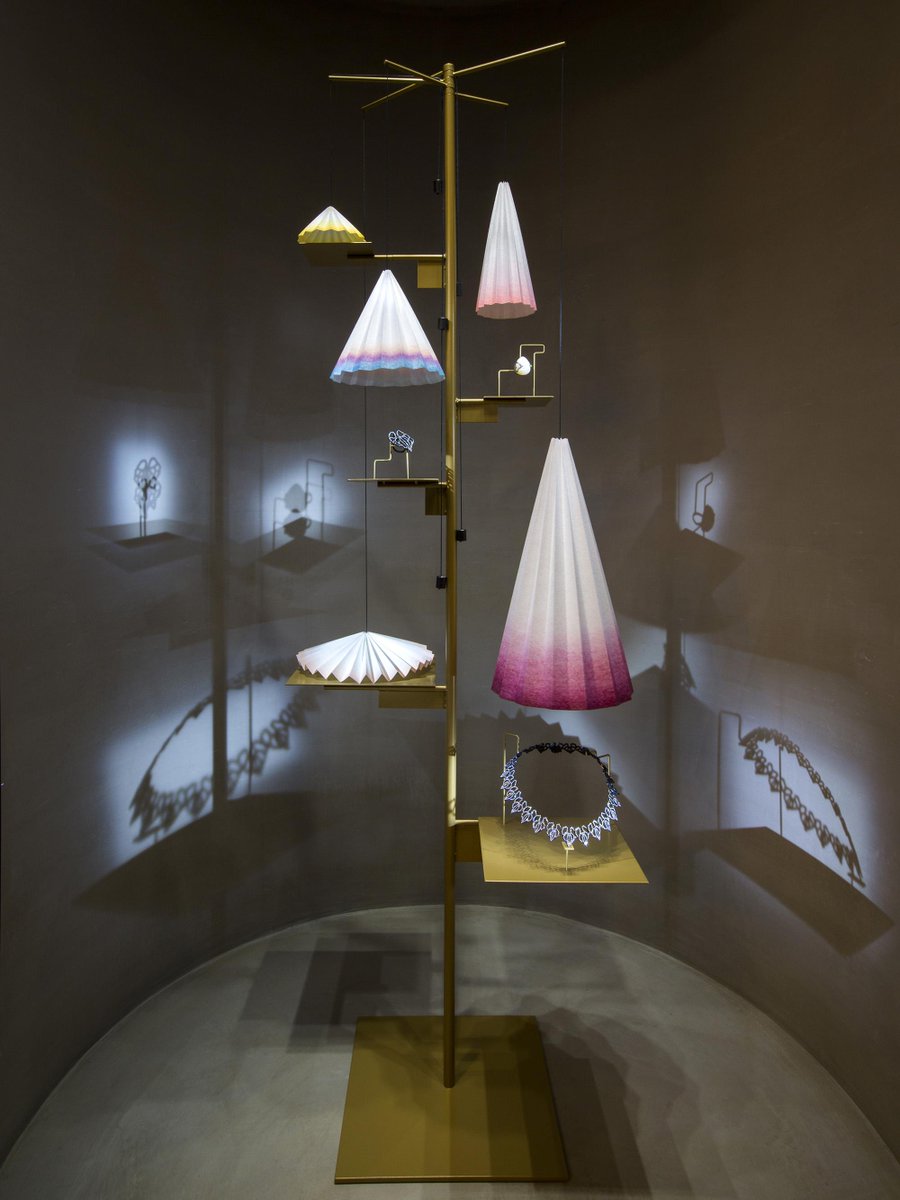 Découvrez la vitrine #nuun  ! merci <a href="/FSParis/">Four Seasons Hotel George V Paris</a> pour cette merveille #nuunjewels #paris
 bit.ly/1BUfQjr