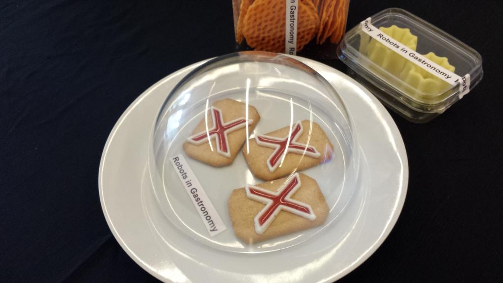 Gastrobots's tweet photo. @TEDxBarcelona printing Cheescake Xs with strawberry reduction http://t.co/HS6GGWq1ob