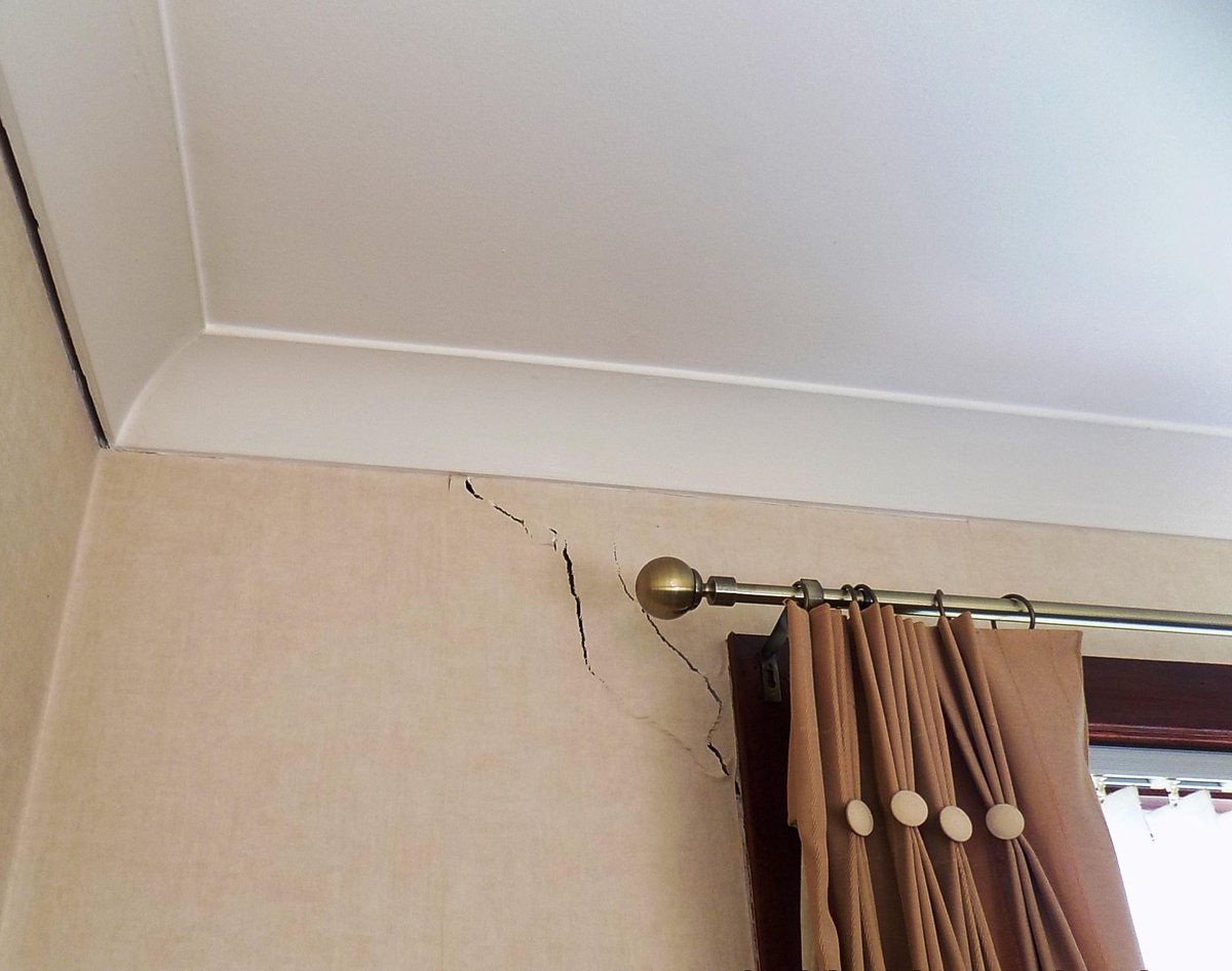 Plaster Crack Repairs - Subsidence? plasterersinedinburgh.co.uk/subsidence-rep…  Plasterers In #Edinburgh 0131 476 2122 WE PAY YOUR EXCESS