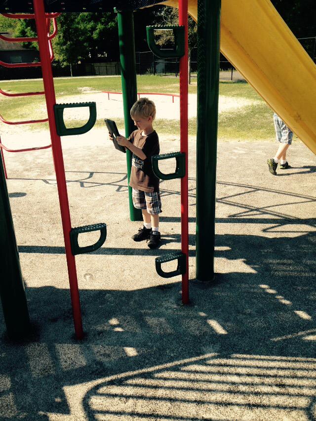 SLalashuis's tweet image. Ss creating tech project for pen pals about their fave activity at recess..finished projects to come!  #VCSchatprtech