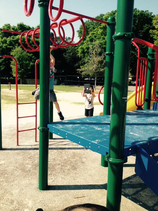 SLalashuis's tweet image. Ss creating tech project for pen pals about their fave activity at recess..finished projects to come!  #VCSchatprtech