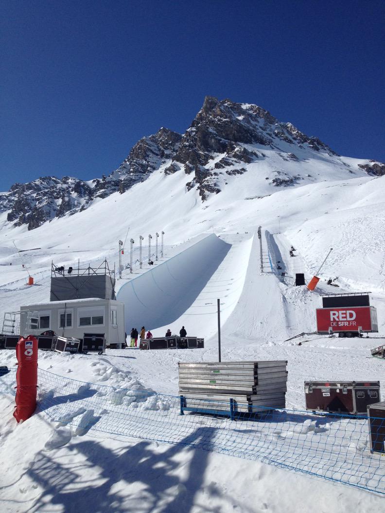 MW_Ecrin's tweet photo. Gearing up for the Air Ladies Halfpipe show tomorrow night! All the fun things happen in Val Claret. http://t.co/4q5knFveps