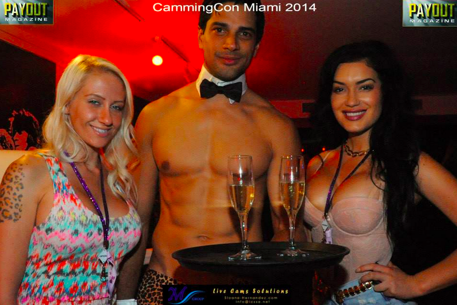 CamConOfficial's tweet photo. I love this picture! Now that is service :) @cjsparxx #JesMarie #lastyear #camcon #welcometoast #champagne #miami http://t.co/zaJhJetzW6