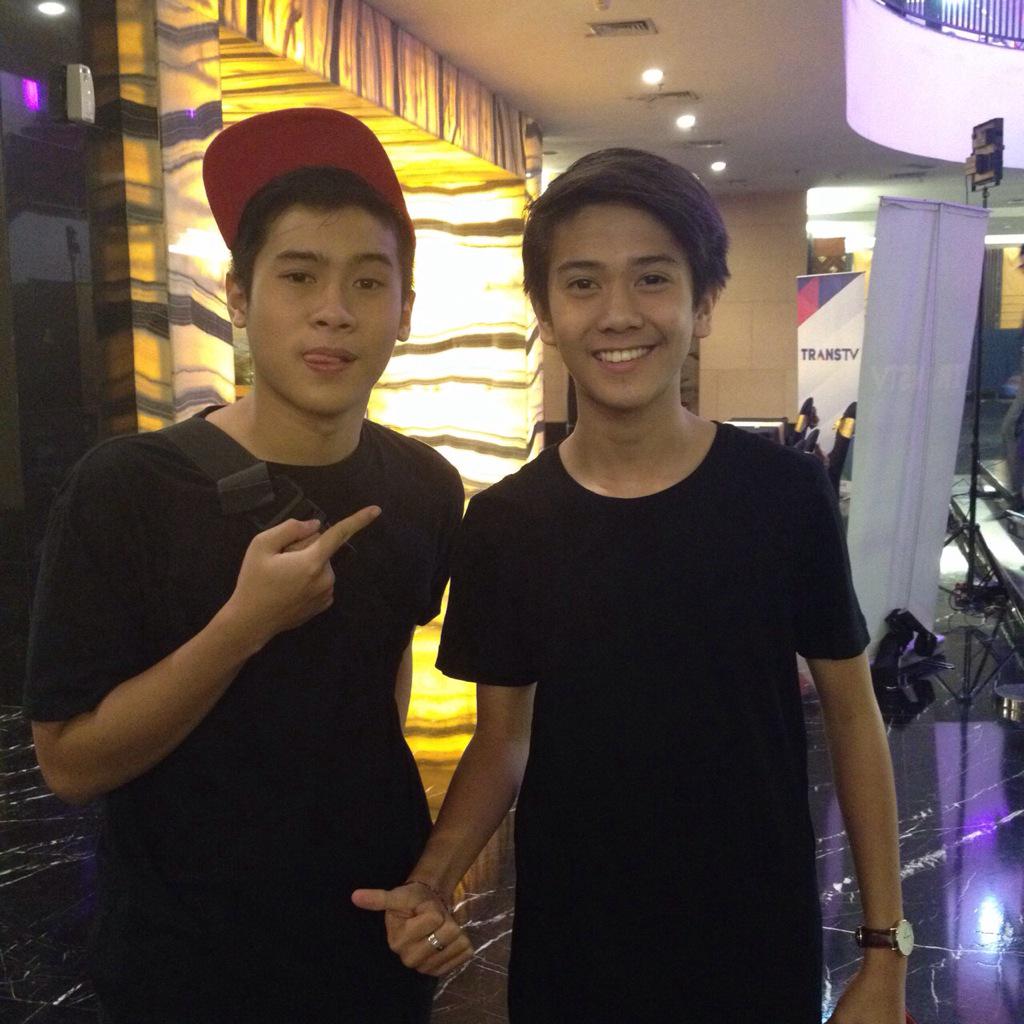 Rega_dauna6's tweet photo. With @iqbaale #IFA2015 #latepost http://t.co/pMuSdoAg18