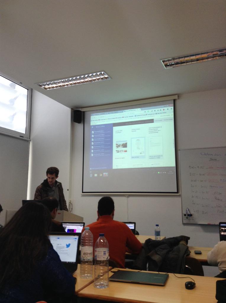 arcanjoarco's tweet photo. @oandree15 @IPAMarketing360 #IpamAveiro apresentação do Outlook! http://t.co/BlGtaXMANp