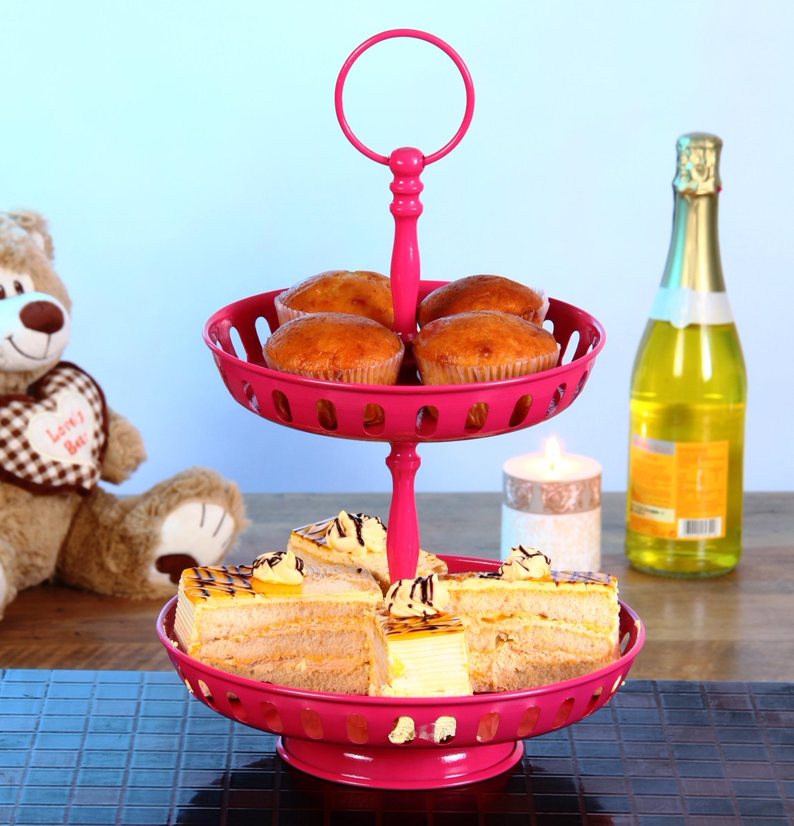 Lamphoni's tweet image. Lamphoni Cup Cake Stand.................  style in life..