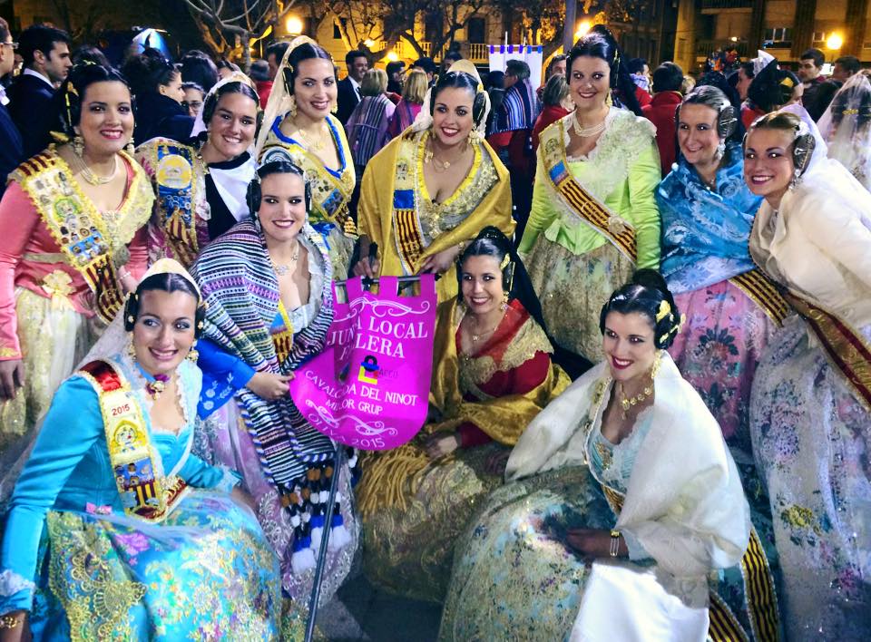 FallaInstitut's tweet photo. Millor Grup - Cavalcada del Ninot http://t.co/KSewlpqSzm
