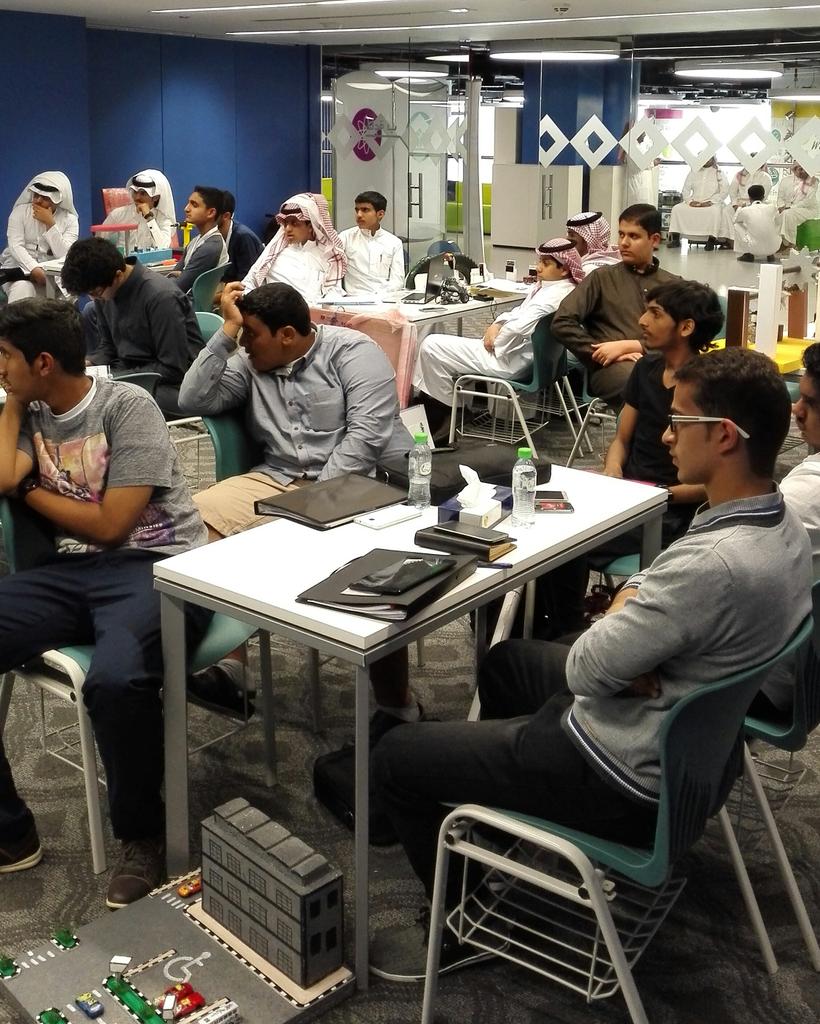 SSCF_sa's tweet photo. انضم اليوم الأربعاء 43 من الطلبة الفائزين في #مهرجان_العلوم بمجال الابتكار لورشة العمل التأهيلية للمشاركات الدولية. http://t.co/YBXdnIvLkk