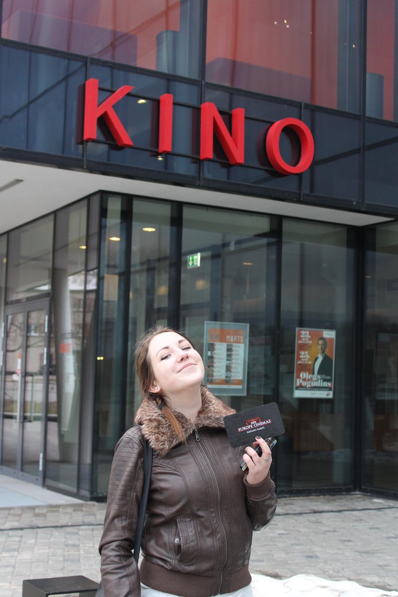 OZOjaunatne's tweet photo. Lūk, cik priecīga bija @evitusikss , saņemot @SscreenRezekne kinobiļetes. Lai jautrs tev kinovakars! :) http://t.co/wy120ZHaJk