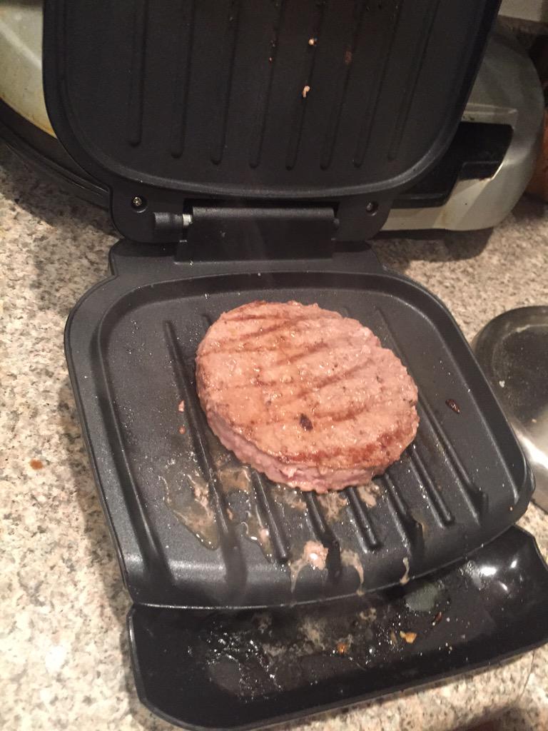 epicdale's tweet photo. Cooking that flame at 4 am #ChefDale http://t.co/pki6X1RXgT