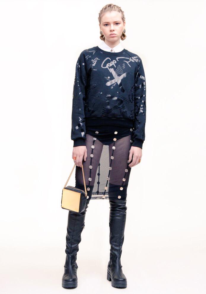GOGO_PHILIP's tweet photo. ❤️ ❤️GOGO Crew Neck With Gold Coin Skirt ! Accessories: Gold Plate Leather Clutch &amp; Silver On Black Leo Clip Clips 🔥 http://t.co/cFlKi2jLTU