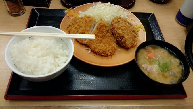 面接まわり終わって晩御飯🌃🍴 ガッツリ系が大好き💓&hearts;❤ http://t.co/2DiQtJYOYN