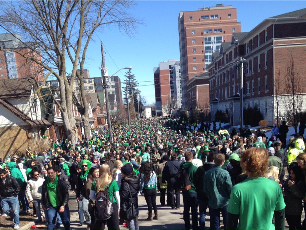 SpottedLaurier's tweet photo. Laurier does st. Patties right 💜💛 http://t.co/7hbJJdp4Nf