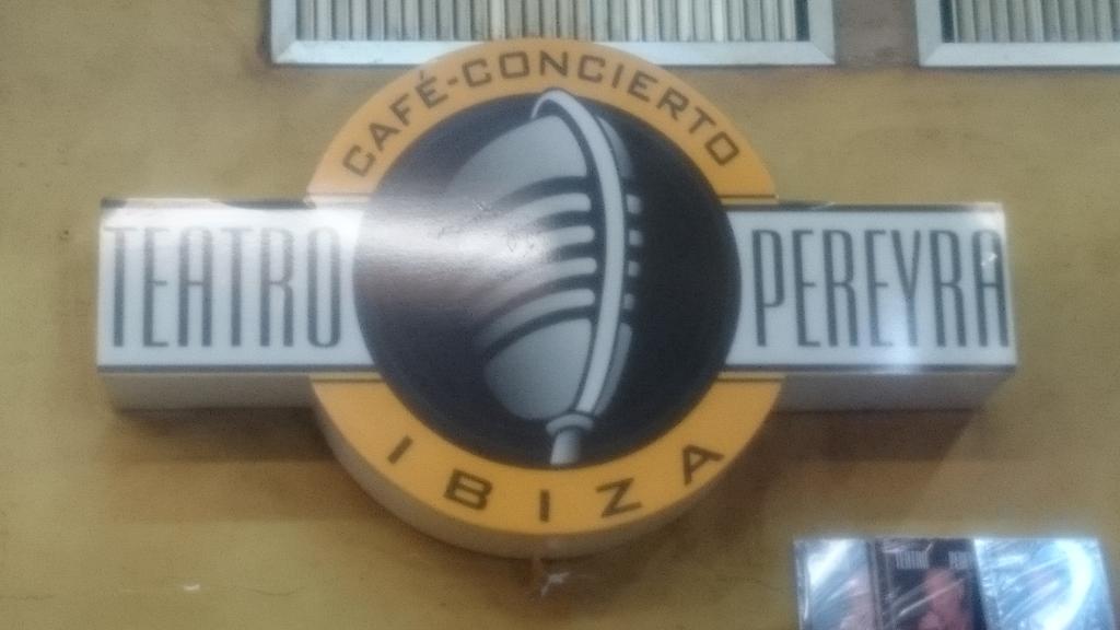 ariasguarin's tweet photo. Visita al @teatropereyra @Ibiza. Dejo mi firma @ACoPuO @jjbuendia http://t.co/BmO8pTsU9i