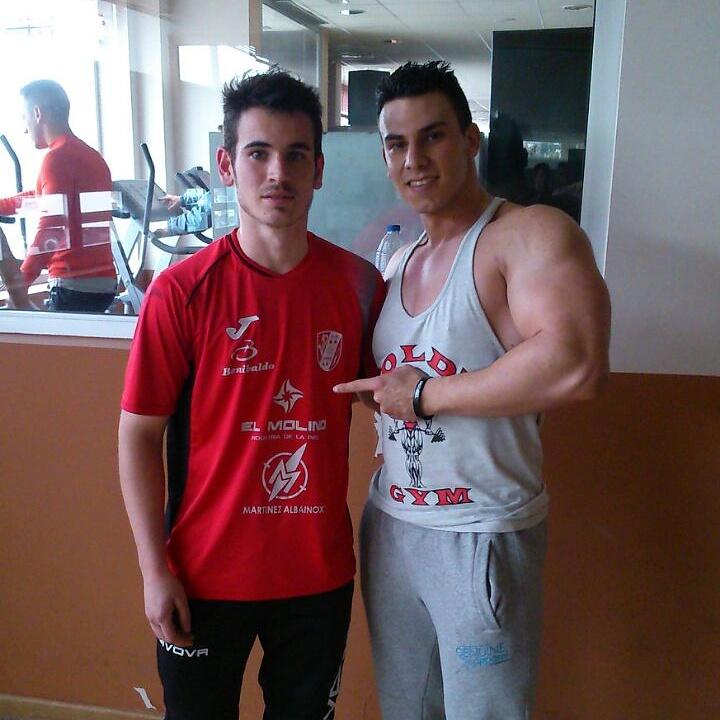 educulturista's tweet photo. Después del entreno de espalda de ayer http://t.co/0j1xJgTCSH