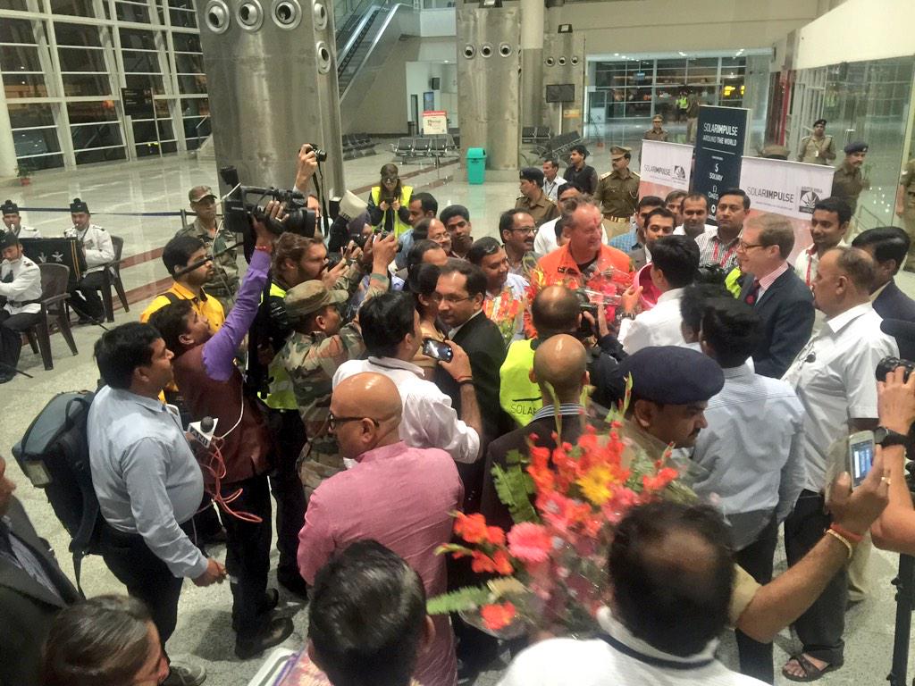 solarimpulse's tweet photo. Energizing and colorful welcome ceremony as a surprise for @andreborschberg in #Varanasi #solarimpulse http://t.co/AK0YbC0KCl