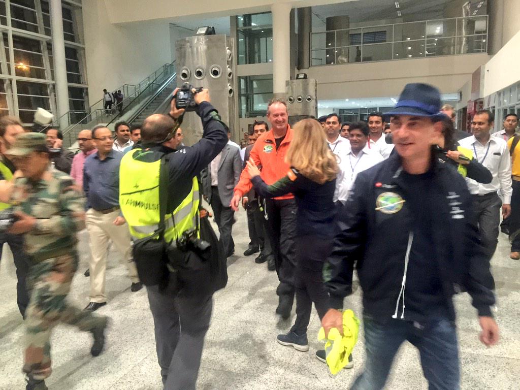 solarimpulse's tweet photo. Energizing and colorful welcome ceremony as a surprise for @andreborschberg in #Varanasi #solarimpulse http://t.co/AK0YbC0KCl