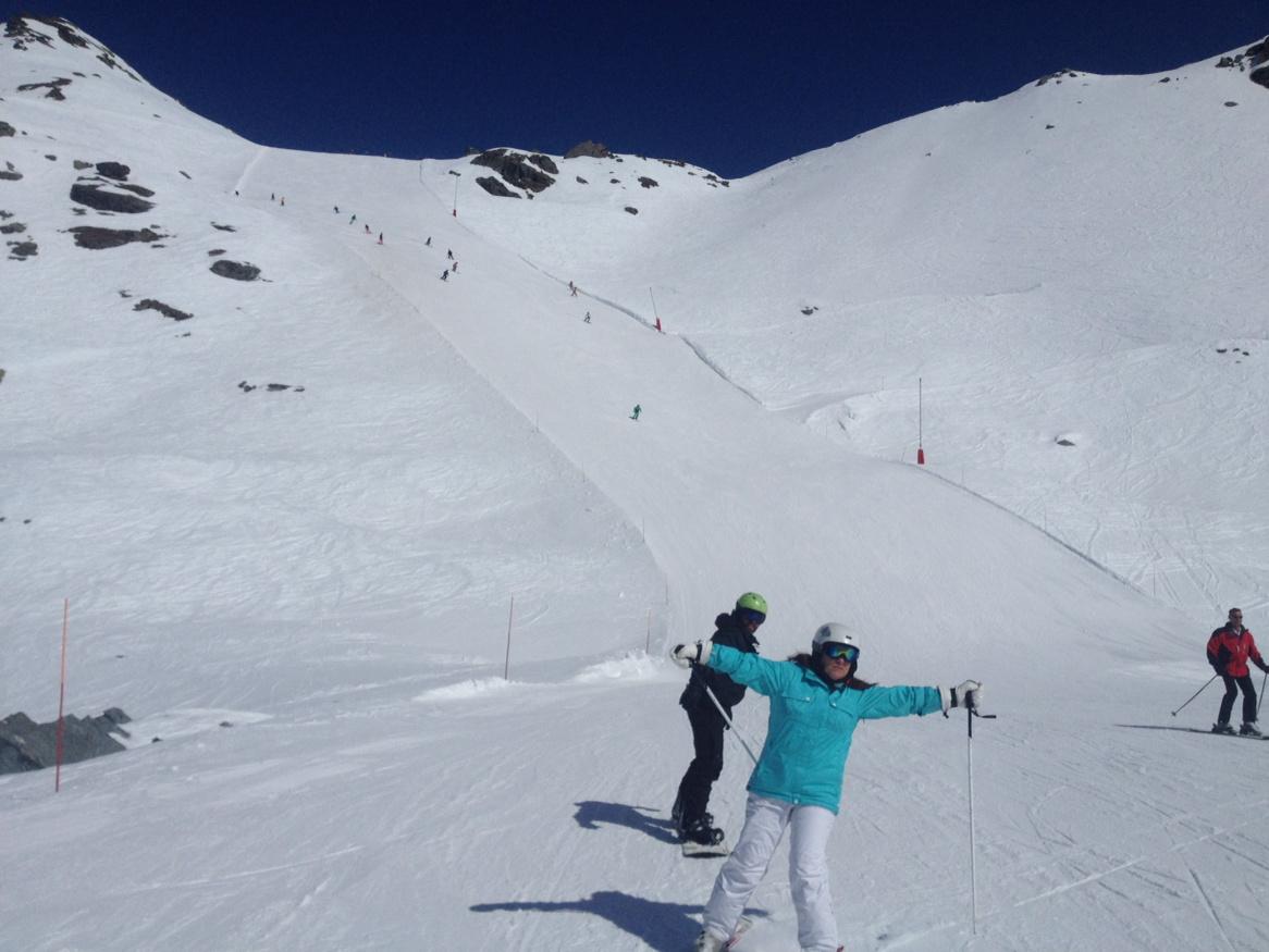 LukePinney's tweet image. Miss Debbie photo bombing Mr Adrian after surviving the steepest black slope of the day @KICSSeniors