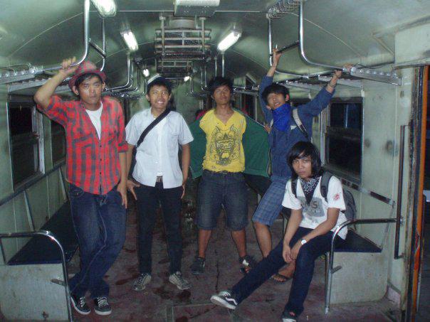foto didalam gerbong kereta mumpung sepi @diazseptagaluh @Reggidamara <a href="/chikapradana/">Chika Pradana</a> <a href="/lordrezanugraha/">IDN | Reza Nugraha</a> <a href="/fvdhail/">👀</a>