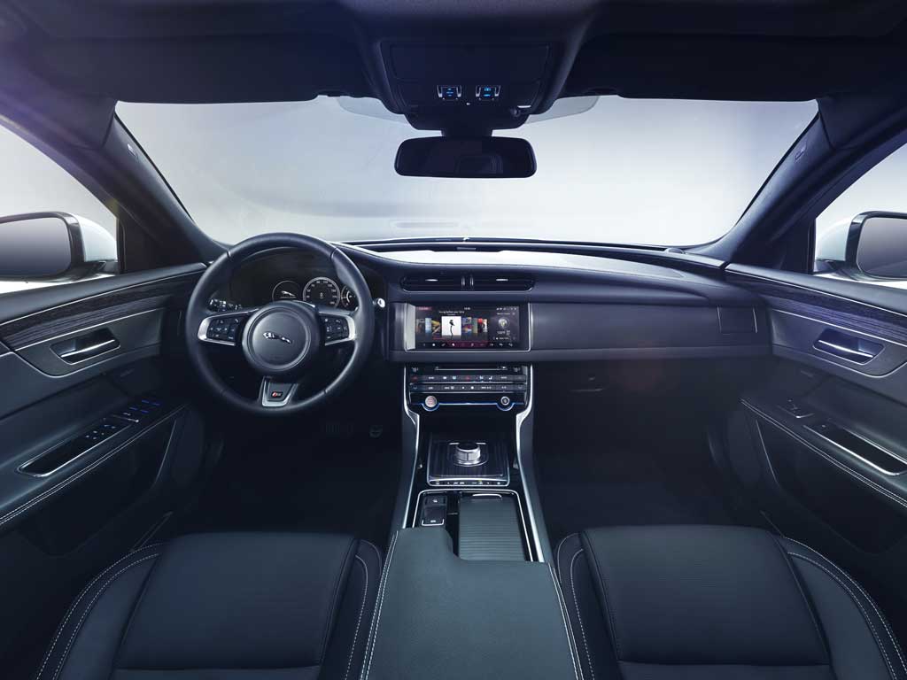 PistonHeads's tweet photo. There's a new Jag XF on the way! For now we know it will have a sunroof and an interior... http://t.co/sBRAfvKhTx http://t.co/Kjq3cx5fKO
