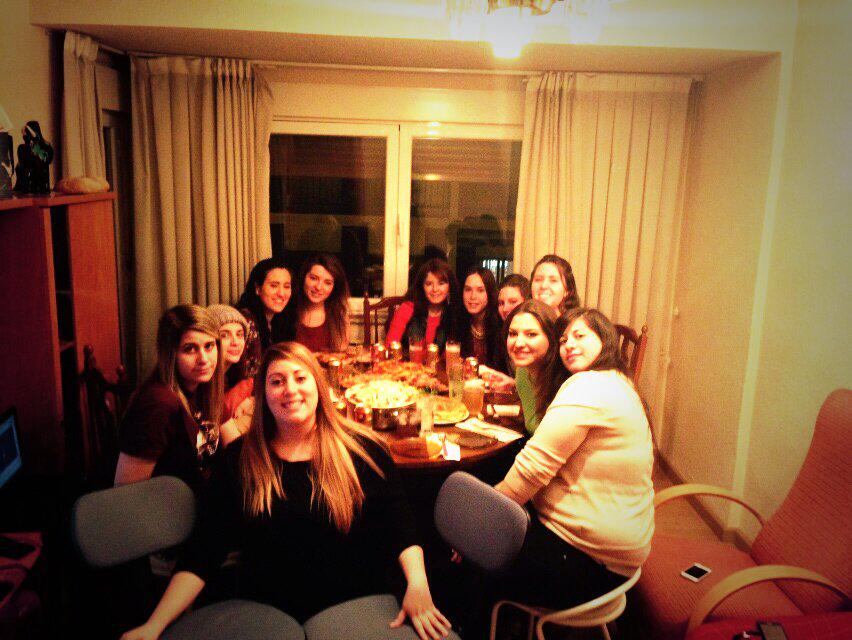 TamyLokii's tweet photo. Buena cenita chiquiis! hay que repetir :) @ritalacantante @isiita09 @MonicaAlz @SandraGlo @marinha1994 @Evaheras13 http://t.co/OsfGm1GXM3