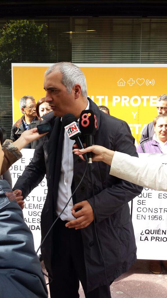 AntonioJRuizA's tweet photo. En #Algeciras dejamos claro #CeroAforados renunciamos ante notario, que hagan lo mismo los demás #DefiendeAndalucía http://t.co/O5rCopxHK5