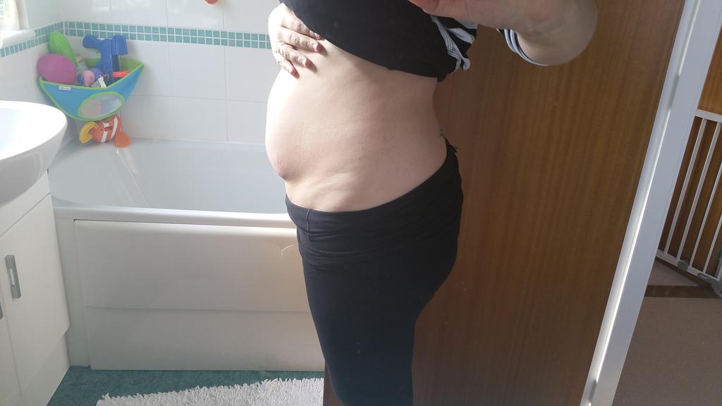 themothersroom's tweet photo. My postpartum body #bodyofamother http://t.co/5aUKMt5hMm please retweet http://t.co/pKeDheHe8J