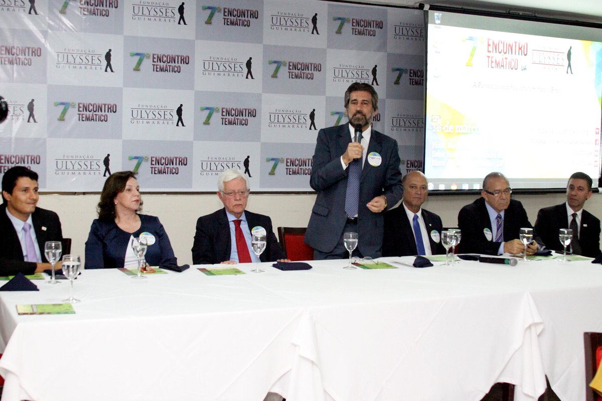RedePMDB15's tweet photo. @SENADORRAUPP afirma que PMDB elegerá o maior número de prefeitos e vereadores em 2016.
http://t.co/lf5K9TRvhw http://t.co/1Q8QPX5C6a