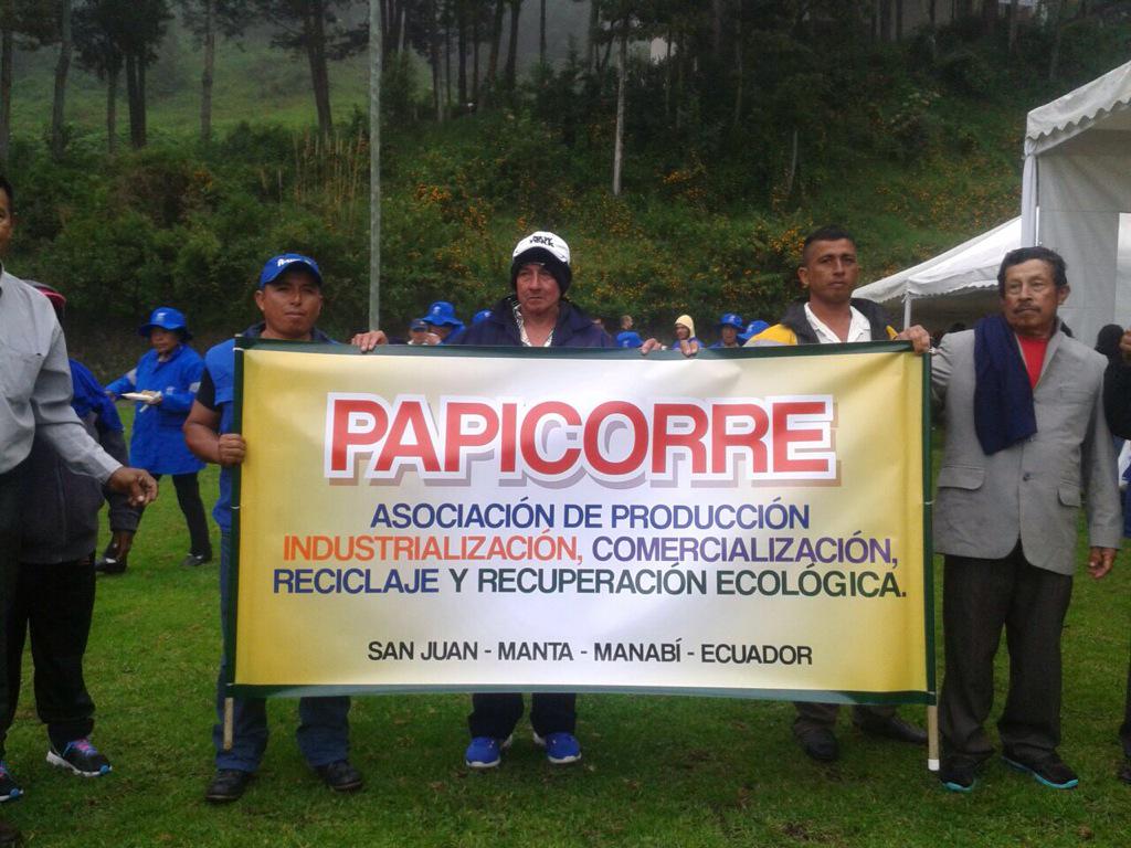 LorenaTapiaN's tweet photo. Los recicladores de base son actores fundamentales en la cadena de reciclaje. Hoy celebramos #DíaDelReciclador http://t.co/urZhNUBabg