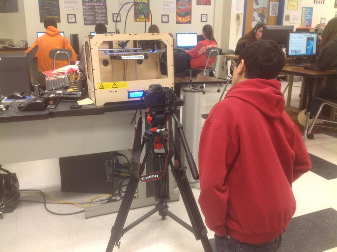 PrincipalMullen's tweet photo. Student creating directions on how to use a 3D Printer. http://t.co/dv3pU444O1