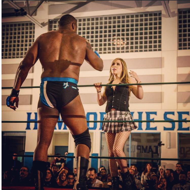 RumbleBunny777's tweet image. 💚💀💚 Facing off with the #monster @tyroneevansb20. Shot by @speedysk8 from @roninpw. #monstertarver #wwe #wwediva