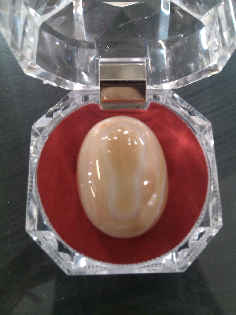 rochmatGems's tweet photo. Yaman mata dewa dan sulaiman tapak kaki edisi kolektor batu antik dan langka .monggo yg minat 08561713595 http://t.co/s9wPWF7fhH