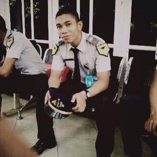 Join me on SKOUT! My SkoutID is muhichsan12 skout.com/u/muhichsan12?…