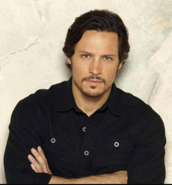 Nick_W_Fanpage's tweet photo. "@_iTweetInPeace_ This man is TOO fine!!! #JackPorter #Revenge "~ You got that right...!!!!😍  #BabyBlues #BedRoomEyes http://t.co/EOr6Tgu8pI