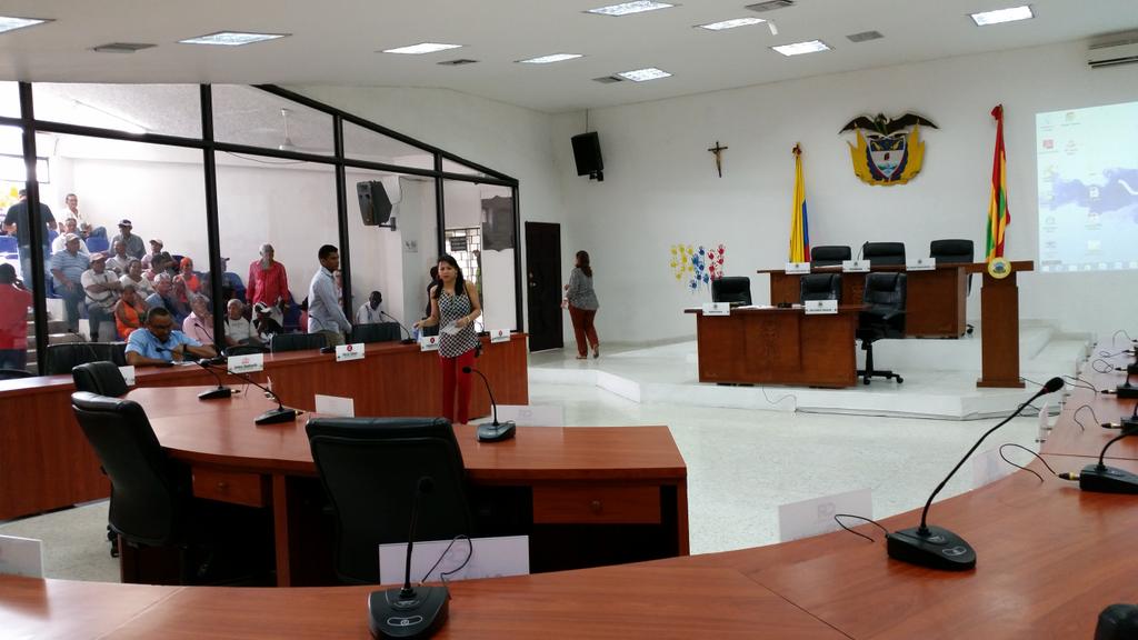 Carnaval_SA's tweet photo. Hoy ante el @Concejodebaq entregaremos nuestro informe de gestión del Carnaval de Barranquilla 2015 #juntoslohacemos http://t.co/CRHSA3YvnZ