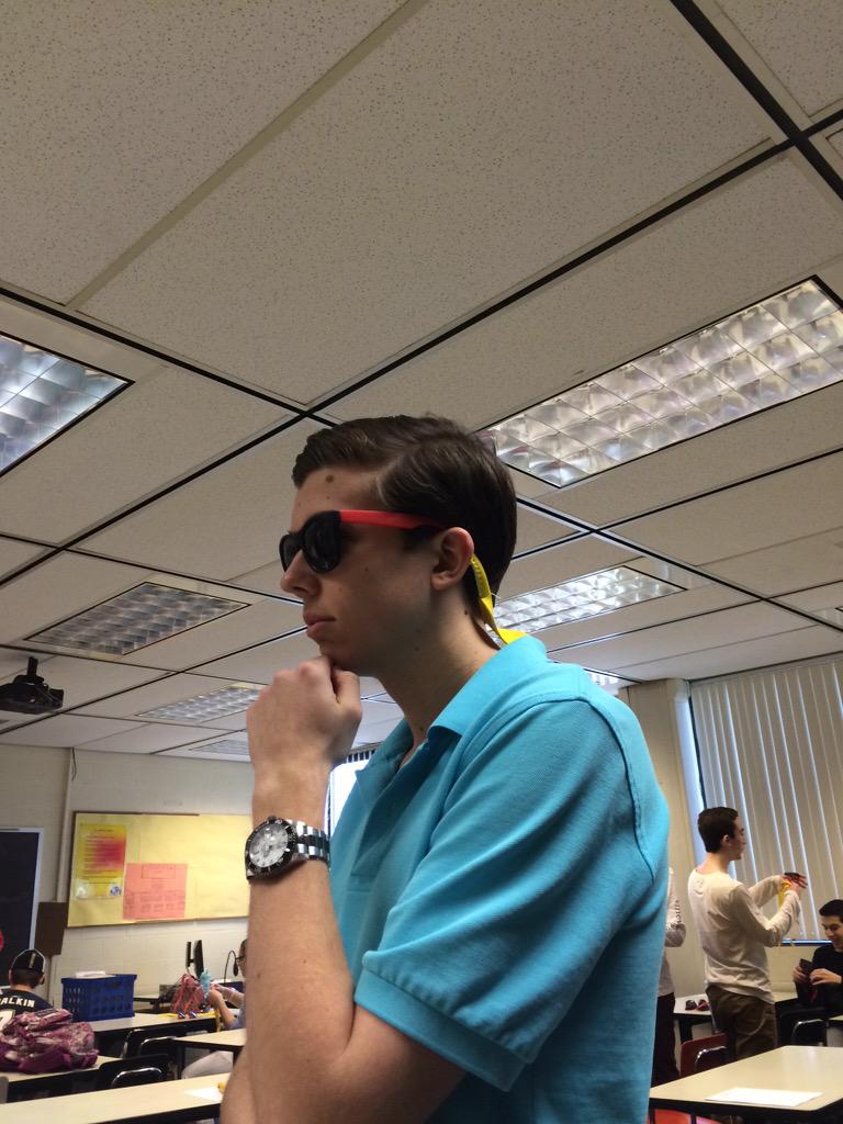 JrCollins_11's tweet photo. East Sunglasses with strap 6$ for both, just glasses for 4$, and 3$ for the strap #RepEast http://t.co/lPnkHnUEYu