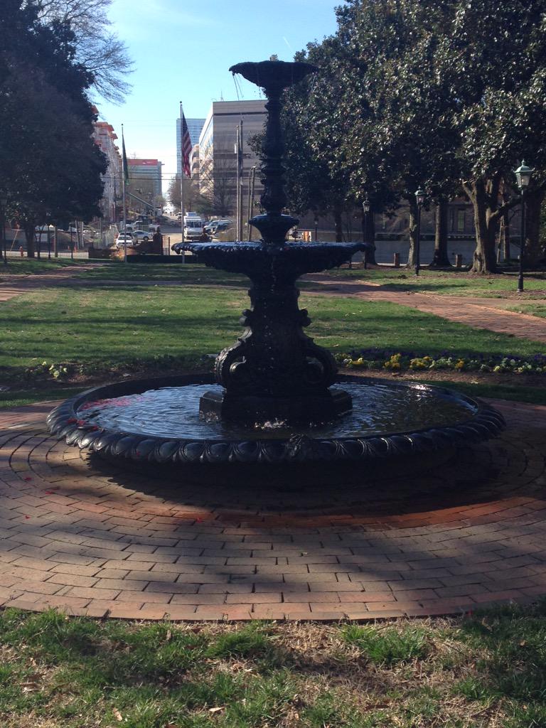 InTheKnowWPU's tweet image. The fountain is what makes Peace special. The Peace Times gives you insight on what's up making you special! #COM211