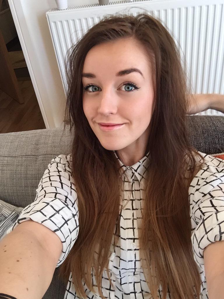 claresiobhan's tweet photo. I look weird smiling with my mouth closed 😐😐😐 #boyshirts http://t.co/914M8TrbUP http://t.co/jyQFsbIRZg