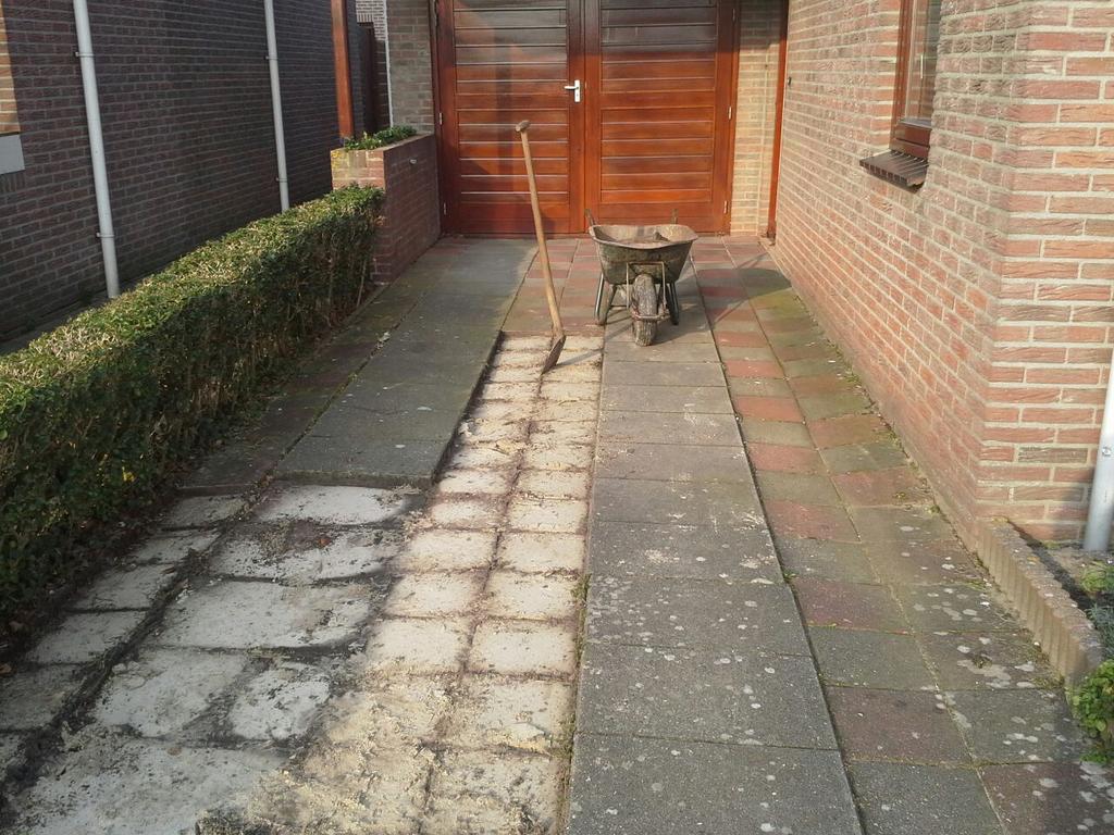 Uwhovenier1's tweet photo. Vandaag gestart op de Harderbank. De materialen zijn weer perfect afgeleverd door de chauffeur van @CompleetBuiten 😉 http://t.co/R0Ei3751Sj
