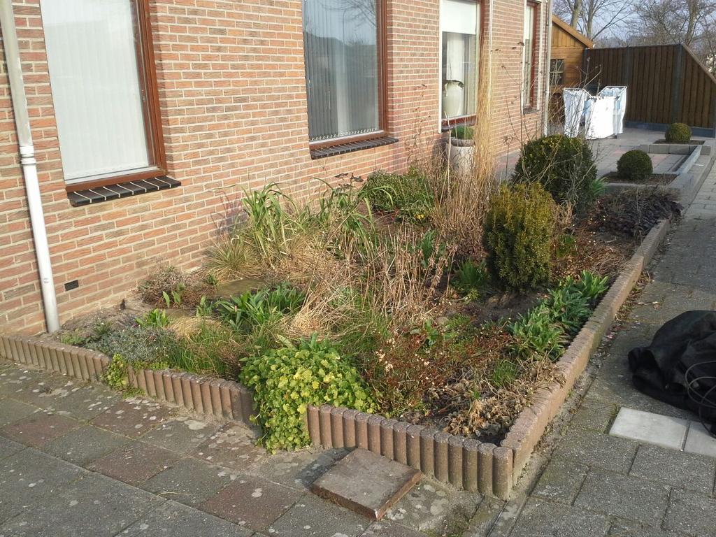 Vandaag gestart op de Harderbank. De materialen zijn weer perfect afgeleverd door de chauffeur van <a href="/CompleetBuiten/">Smit Compleet Buiten</a> 😉