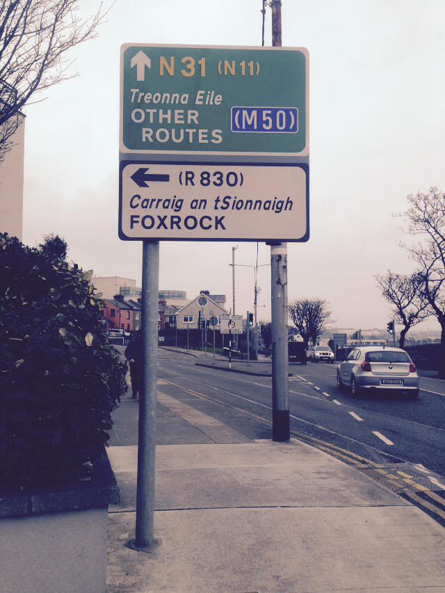 kinglukejames's tweet photo. @RossOCK Random signage in Dun Laoghaire #incaseugetlost #hardlydeservesitsownsign http://t.co/zWzPaP94NS